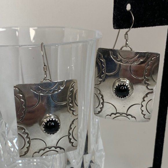Jimmy Yazzie Navajo Sterling Etched Onyx Earrings - Picture 1 of 5